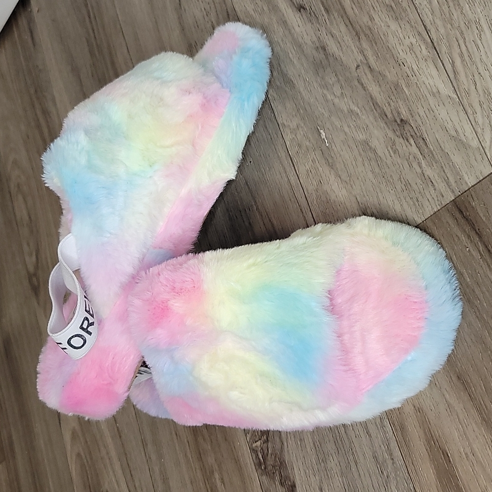 Rainbow fuzzy slides with elastic strap